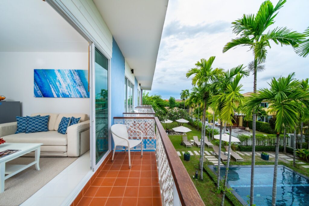 Blu Deluxe Pool Side Blu Deluxe Pool Side